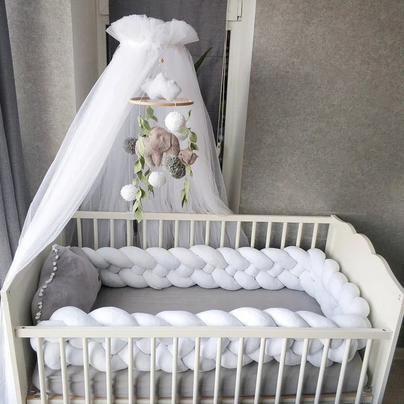 Tresse de lit bébé Douceur Astrale dans une chambre douce