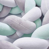 Tresse de lit L'Éveil des Étoiles posée sur lit évolutif bébé