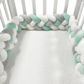 Tresse de lit bébé L'Éveil des Étoiles dans une chambre douce