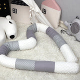 Tour de lit gris idéal pour cadeau de naissance mixte
