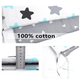 Design céleste avec motifs d’étoiles argentées dans la chambre de bébé