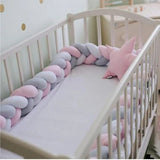 Coussin tressé décoratif pour chambre bébé